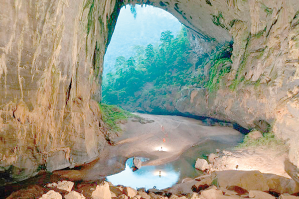 Awhum Waterfall and Cave