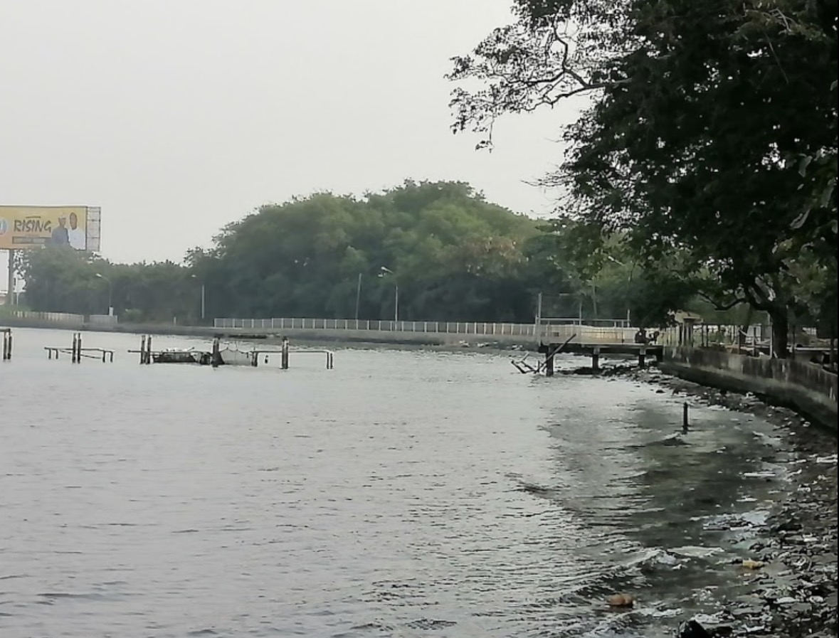 Lagos Lagoon Waterfront and Five Cowrie Creek 