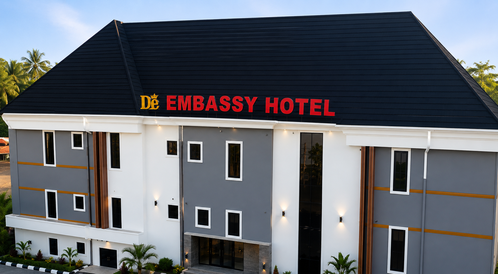 De Embassy Hotel and Suites