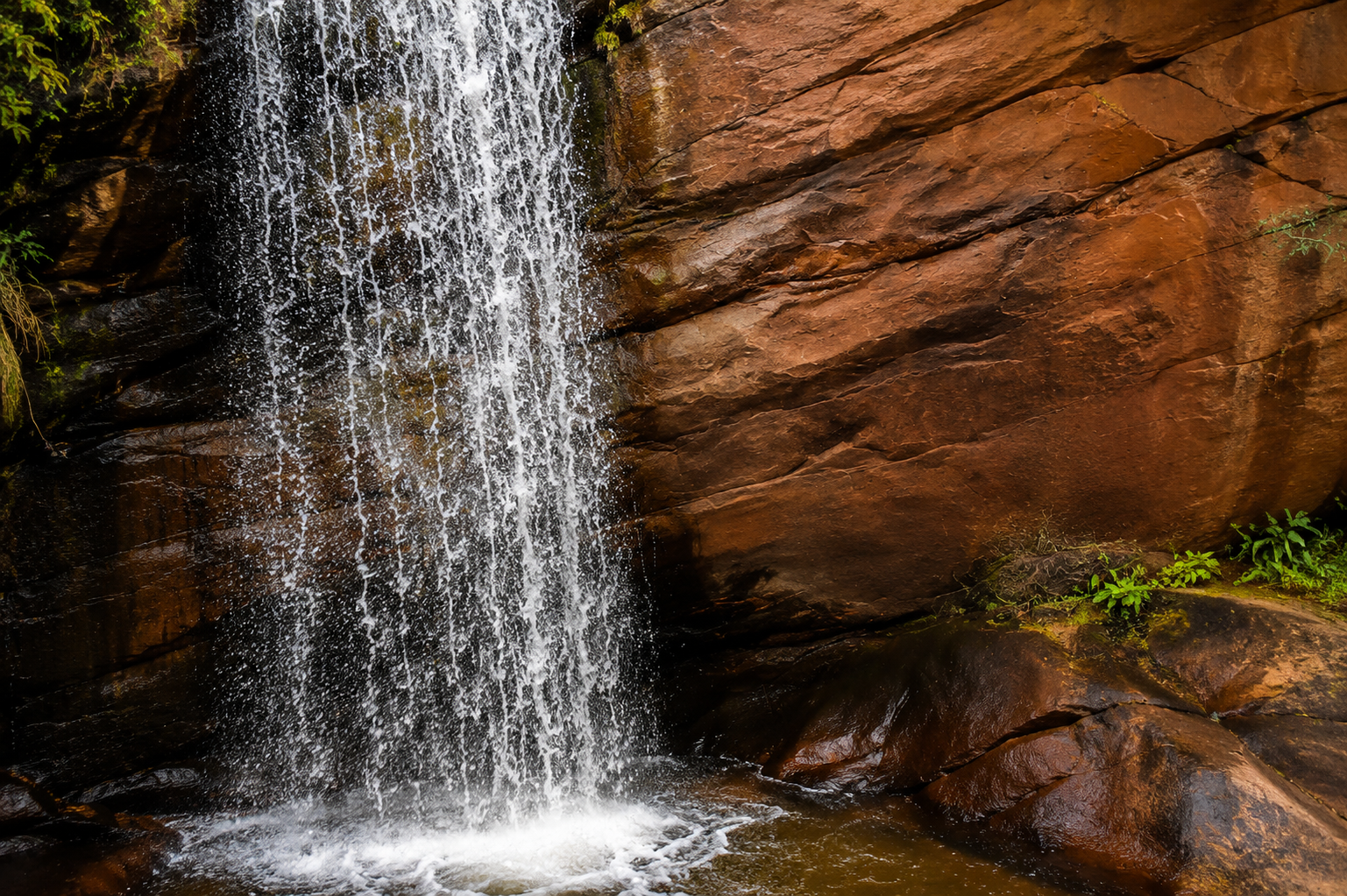 Can heavy rain make waterfalls dangerous